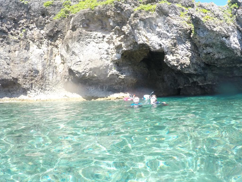 Tropical Surf House Okinawa Hotel Onna Bagian luar foto
