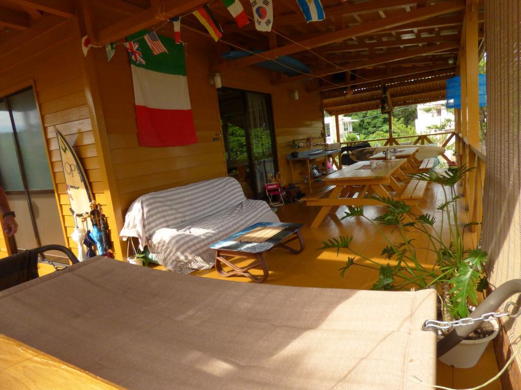 Tropical Surf House Okinawa Hotel Onna Bagian luar foto