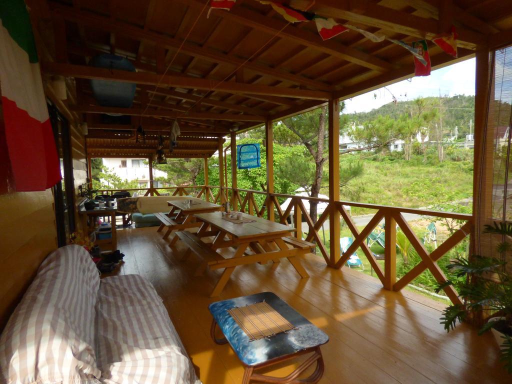 Tropical Surf House Okinawa Hotel Onna Bagian luar foto