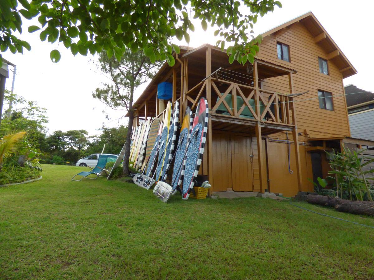Tropical Surf House Okinawa Hotel Onna Bagian luar foto