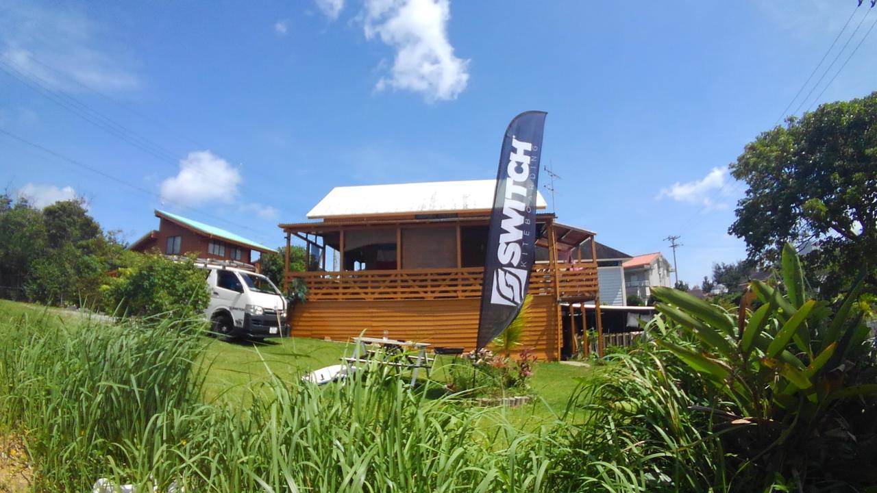Tropical Surf House Okinawa Hotel Onna Bagian luar foto